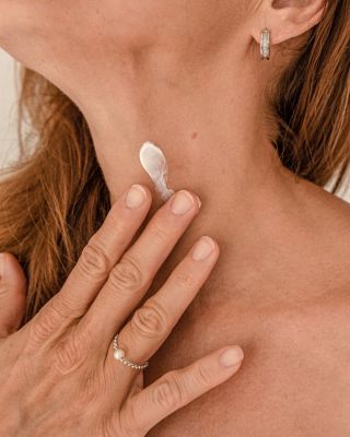 Vaše pleť každý den zvládá své — stres, město, klimatizaci, naše tempo. Občas potřebuje jen malý moment klidu. ✨ DAY –...